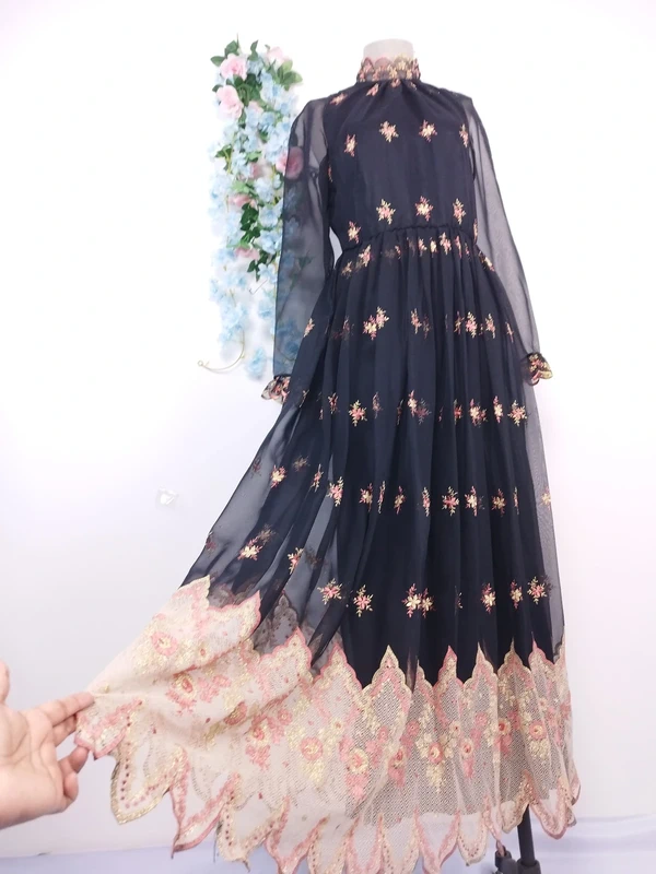 Black embroidered maxi dress — Vintage 80s 90s high neck gala