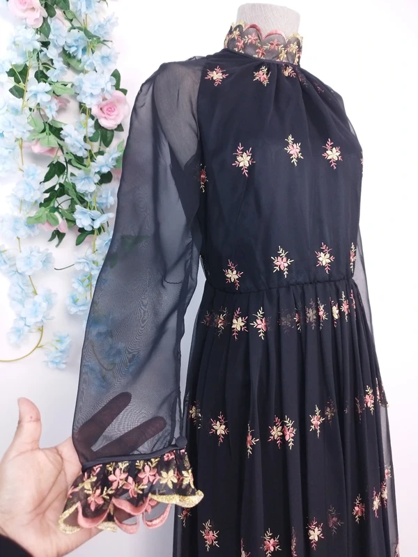 Black embroidered maxi dress — Vintage 80s 90s high neck gala