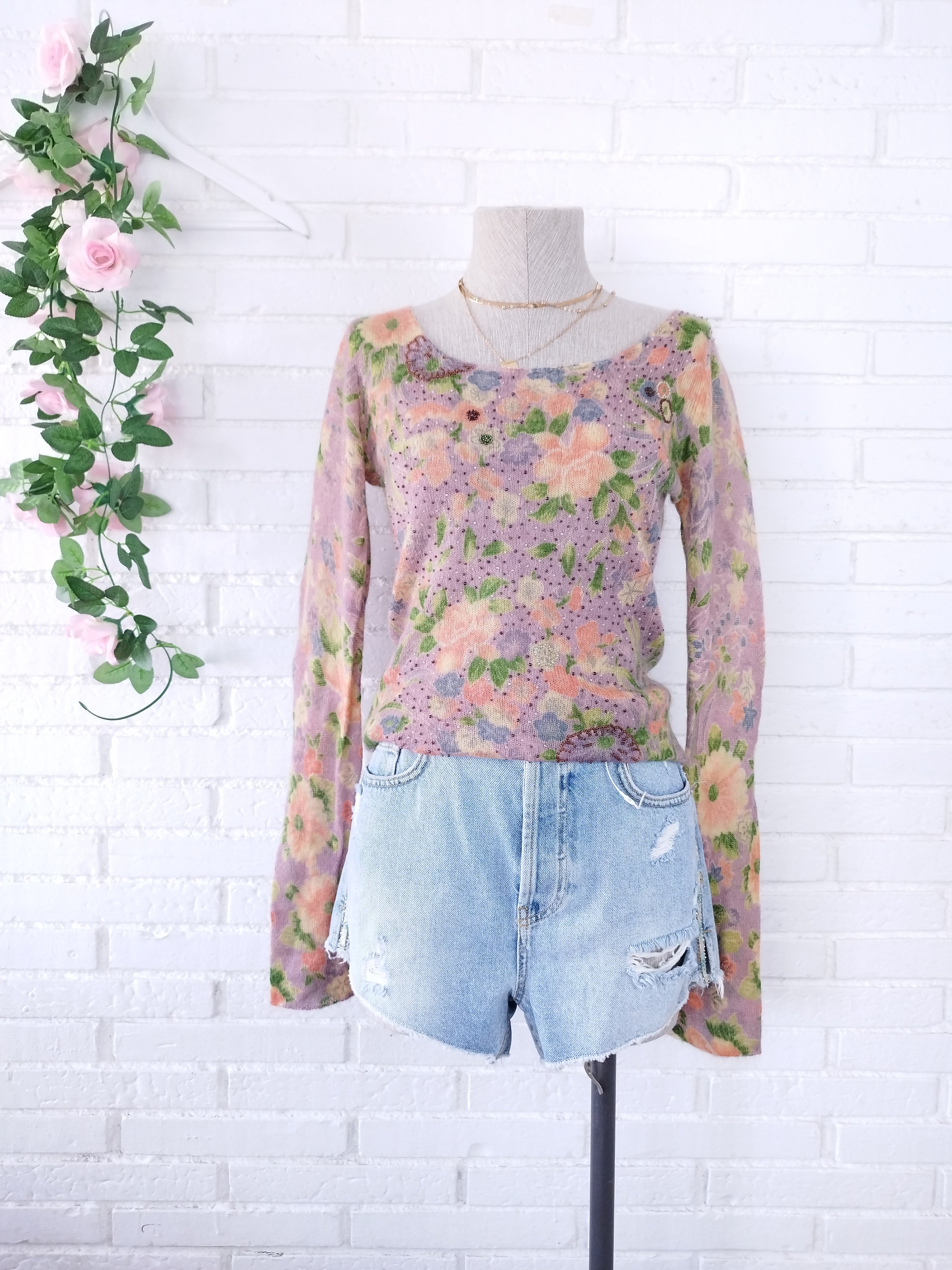 Vintage 90s Floral Mohair Sweater — Virgin Wool, V-Neck, Fitted Silhouette & Excellent Condition