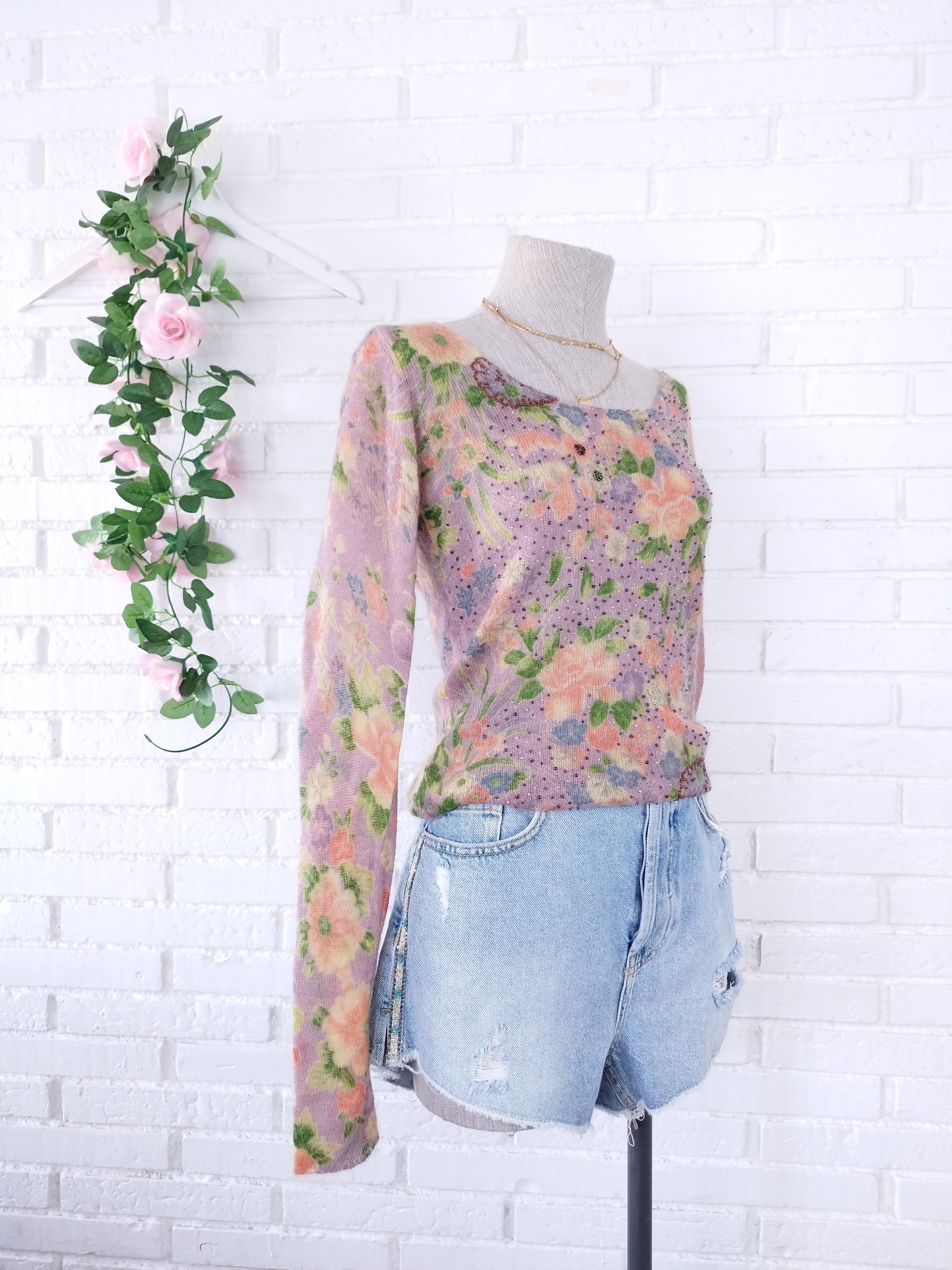 Vintage 90s Floral Mohair Sweater — Virgin Wool, V-Neck, Fitted Silhouette & Excellent Condition