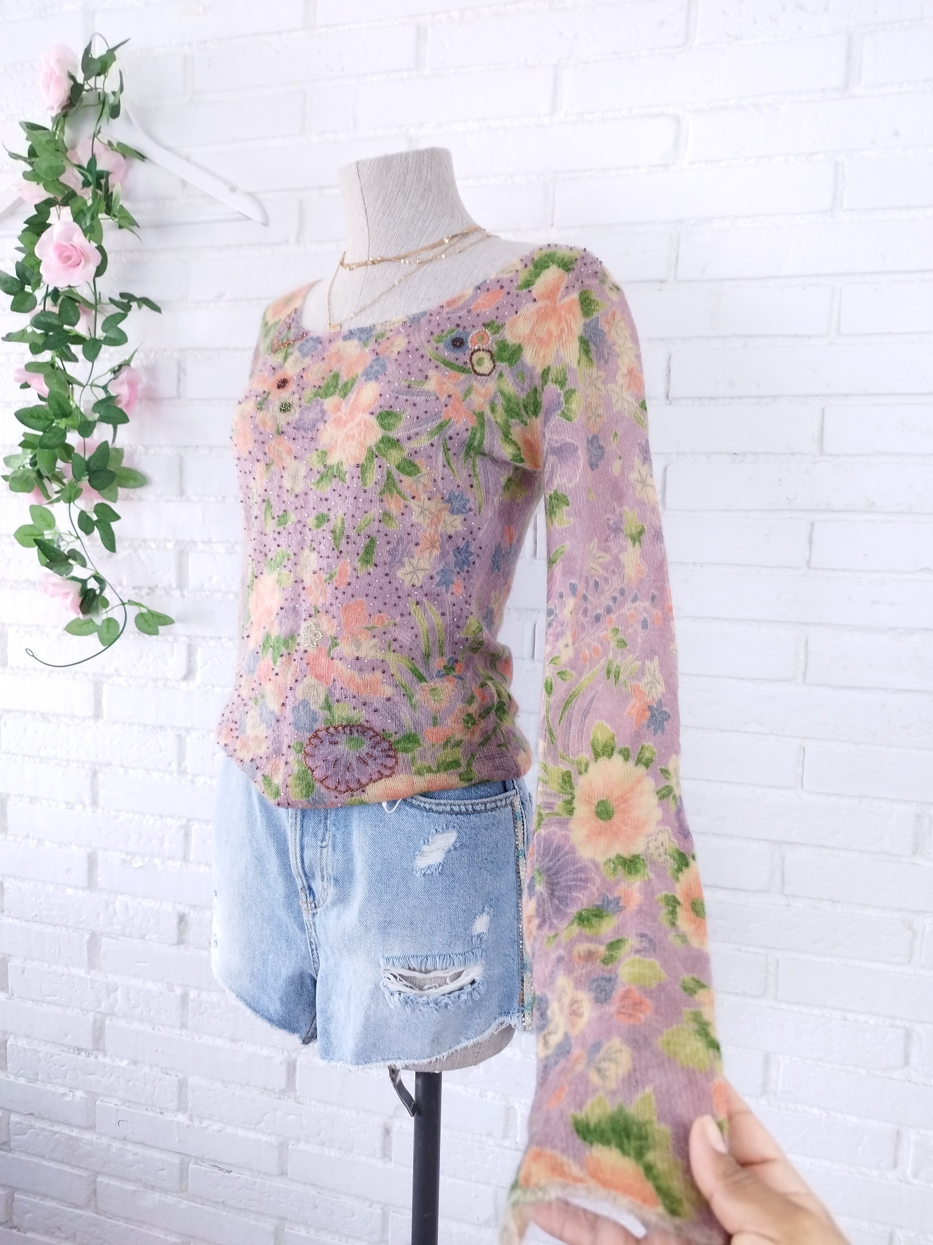 Vintage 90s Floral Mohair Sweater — Virgin Wool, V-Neck, Fitted Silhouette & Excellent Condition
