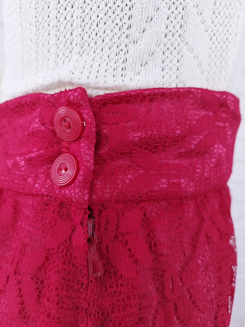 Vintage 90s Long Skirt — High Waist, Thick Red Lace & Romantic Silhouette