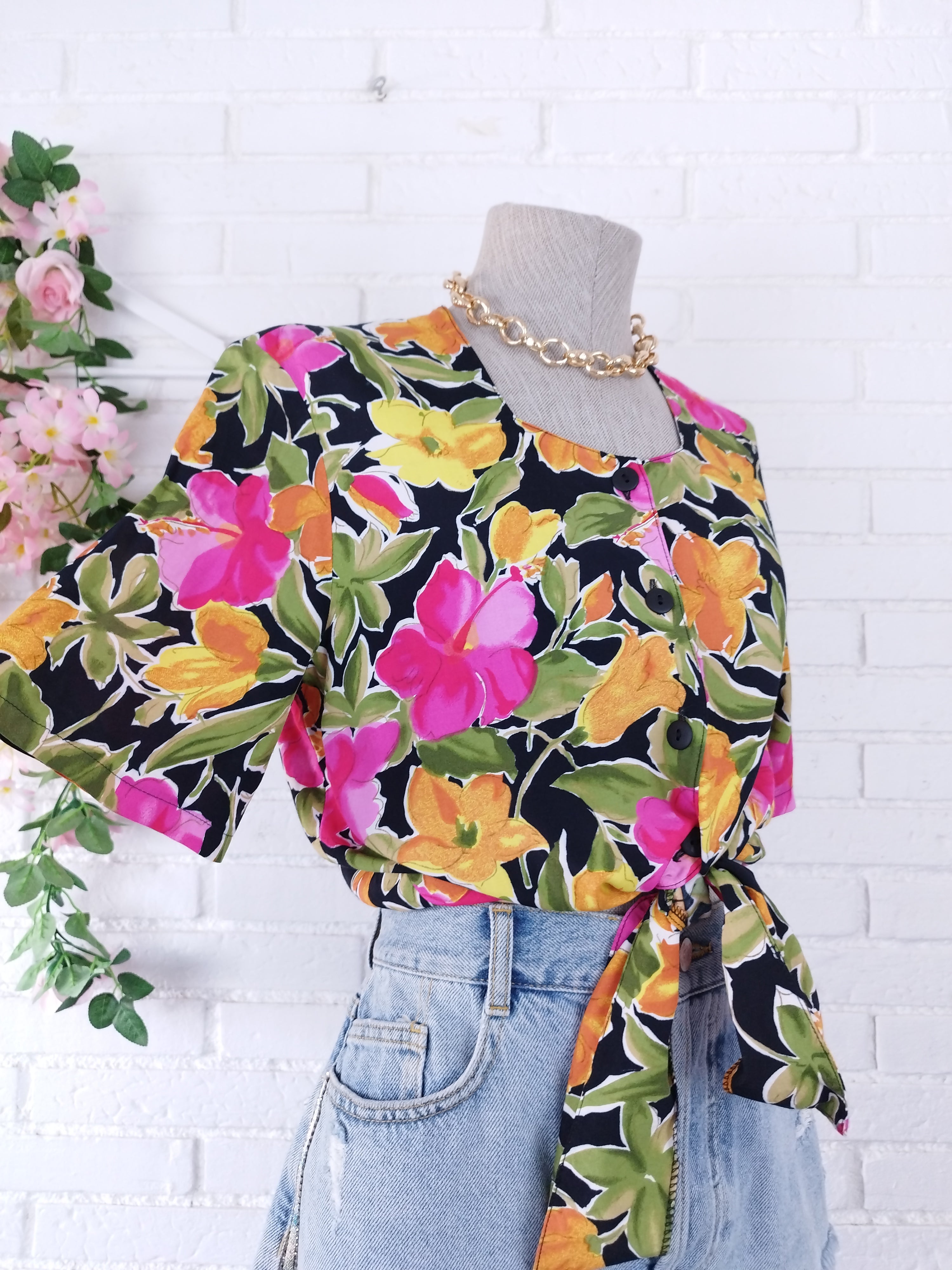 Vintage 90s Blouse — Short Sleeves, Square Neck & Summer Floral Print