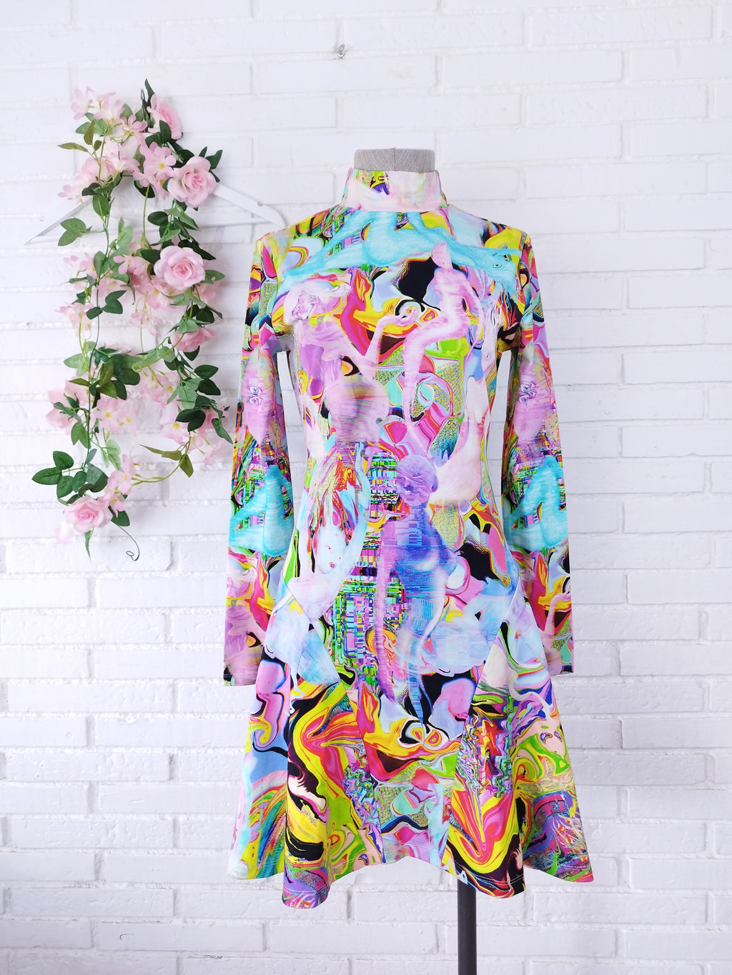 Vestido DESIGUAL Estampado manga larga