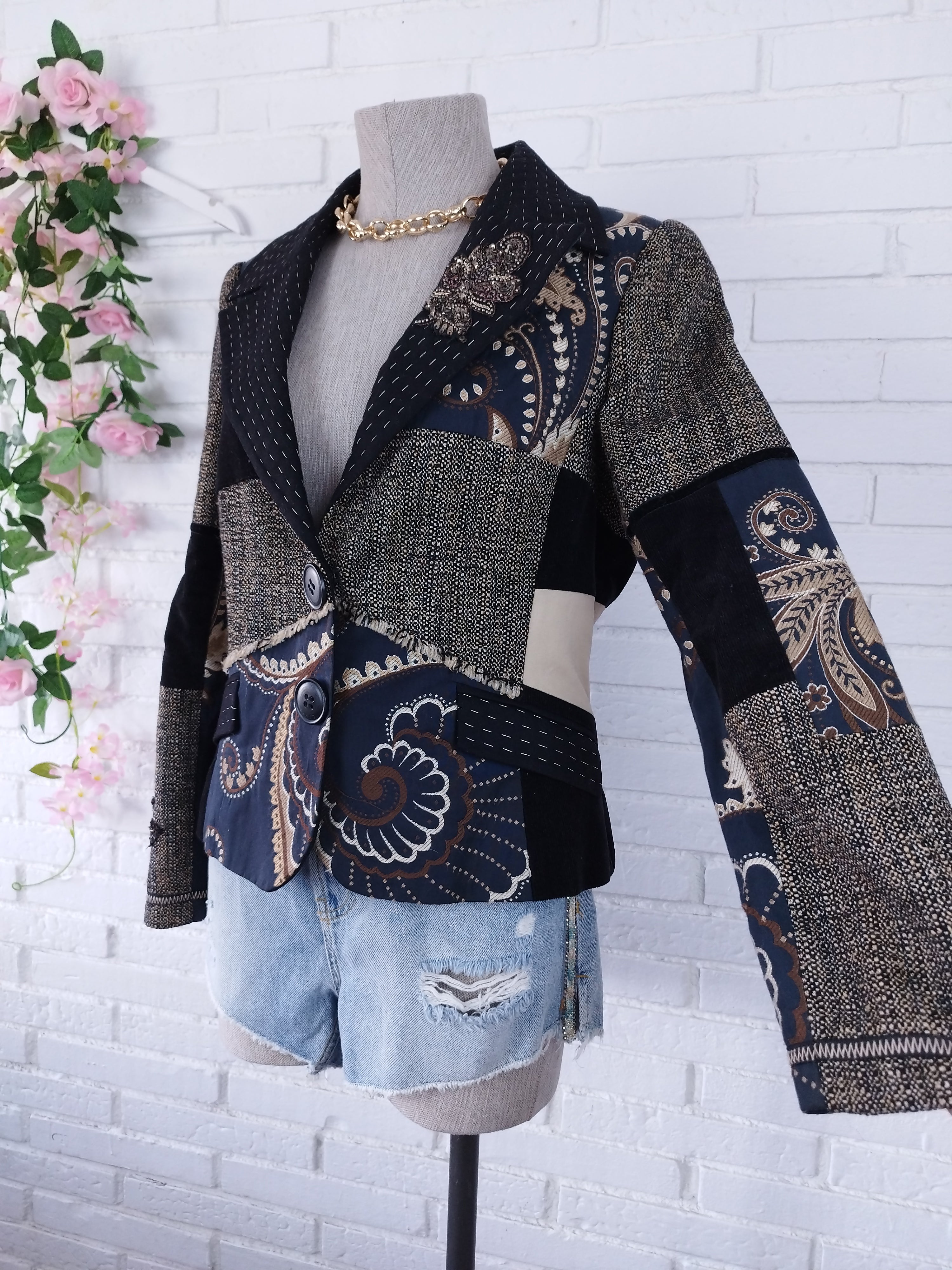 Vintage  Y2K Patchwork Blazer — Mixed Textures, Embroidery & Classic Cut