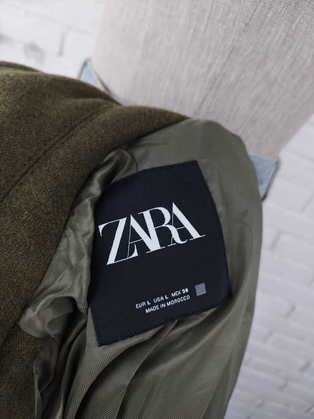 Abrigo ZARA Corto Lana Botones