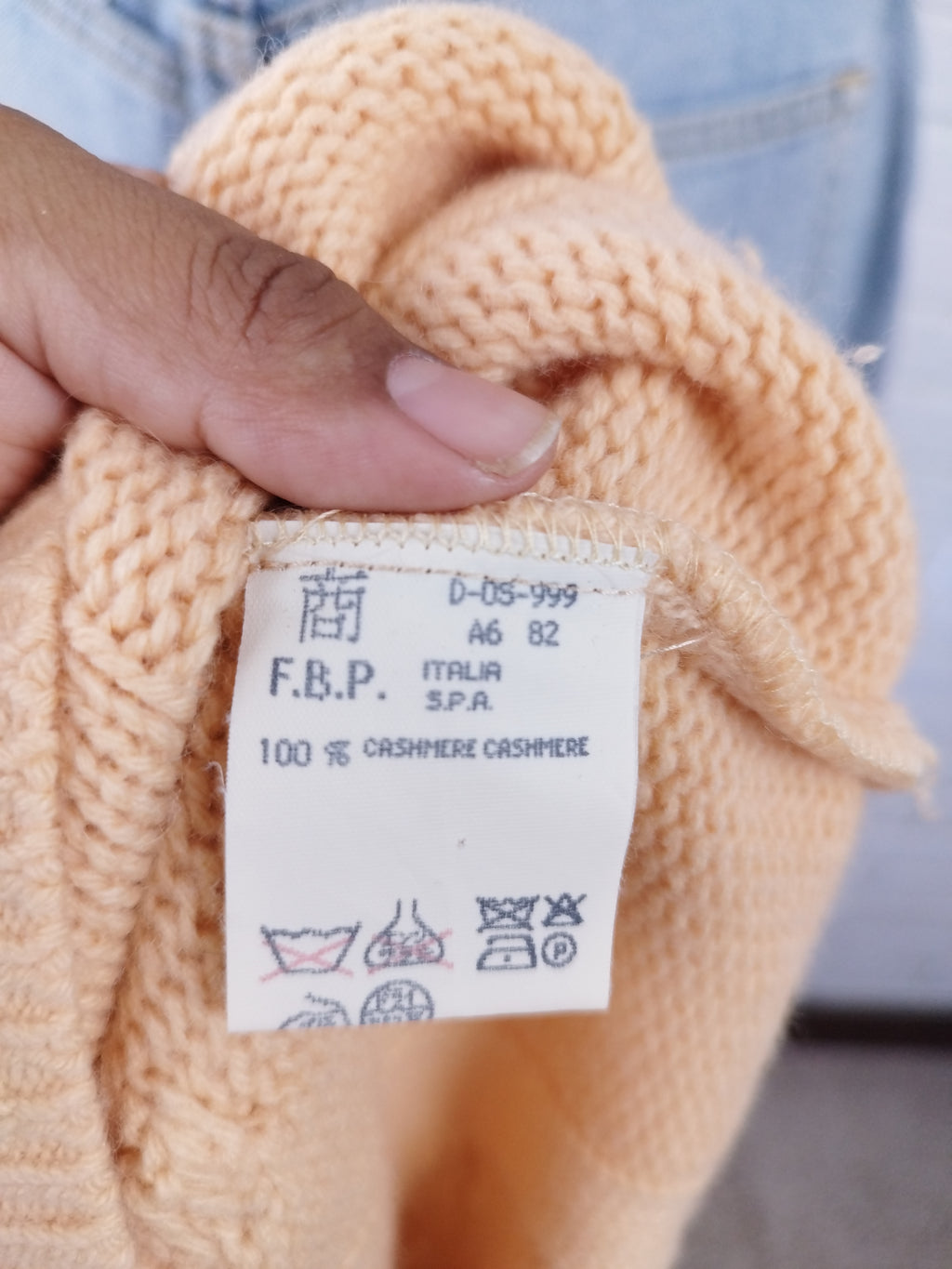 Vintage 90s Cashmere Knit Sweater — Made in Italy, Round Neck & Cable Design