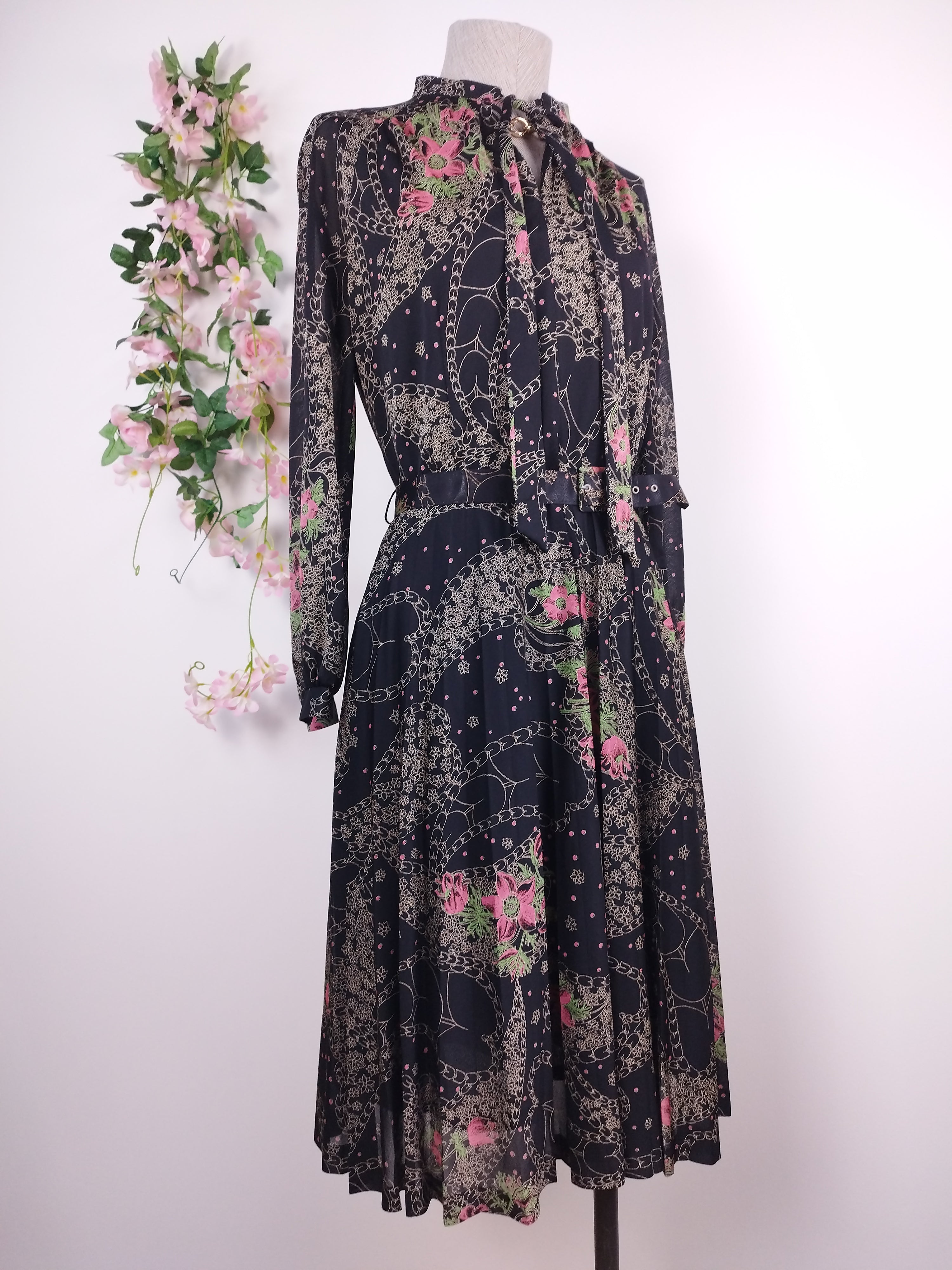 Vintage 80s Dress — Long Sleeves, V-Neck, Neck Tie & Matching Belt