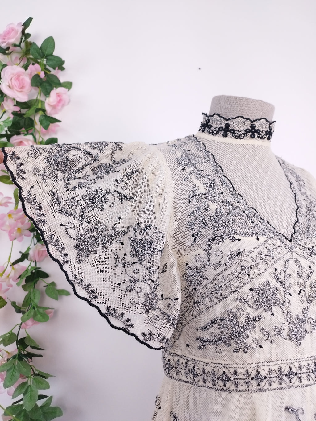 Vestido ZARA Romántico Encaje y Bordado