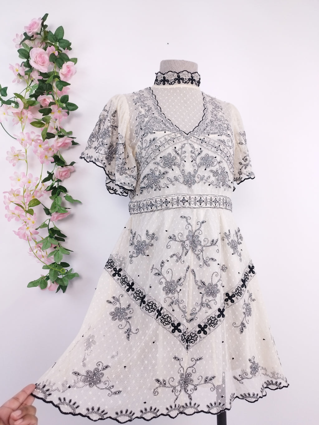 Vestido ZARA Romántico Encaje y Bordado